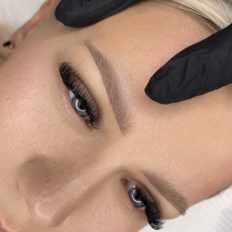 Makijaż permanentny brwi